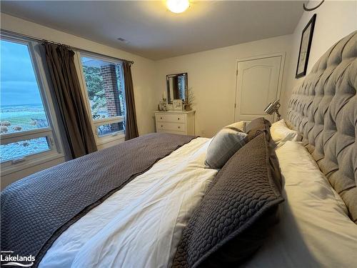 1 Georgian Manor Drive, Collingwood, ON - Indoor Photo Showing Bedroom