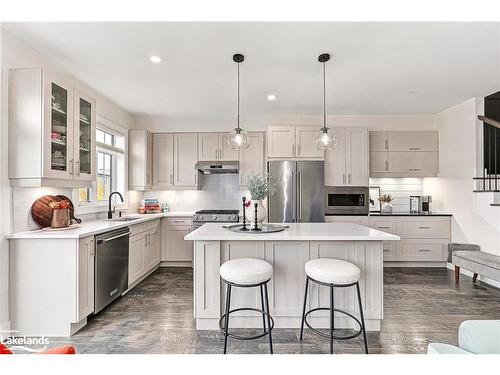 120 Sycamore Street, The Blue Mountains, ON - Indoor Photo Showing Kitchen With Upgraded Kitchen