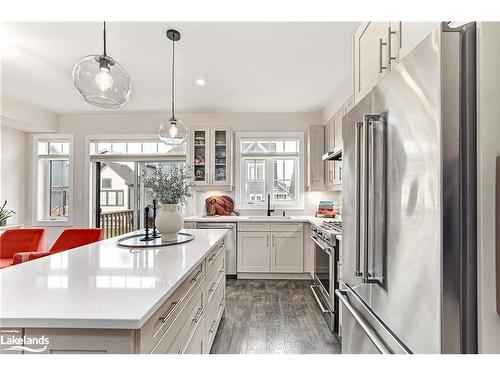 120 Sycamore Street, The Blue Mountains, ON - Indoor Photo Showing Kitchen With Upgraded Kitchen