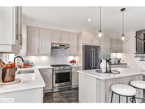 120 Sycamore Street, The Blue Mountains, ON - Indoor Photo Showing Kitchen With Upgraded Kitchen