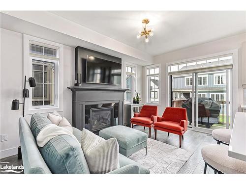 120 Sycamore Street, The Blue Mountains, ON - Indoor Photo Showing Living Room With Fireplace