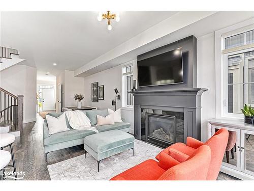 120 Sycamore Street, The Blue Mountains, ON - Indoor Photo Showing Living Room With Fireplace