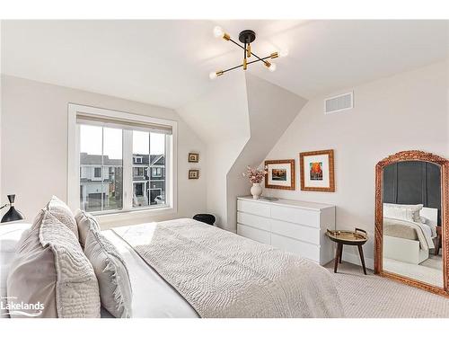 120 Sycamore Street, The Blue Mountains, ON - Indoor Photo Showing Bedroom