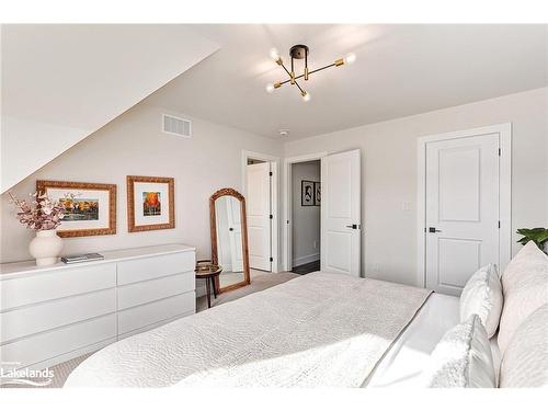 120 Sycamore Street, The Blue Mountains, ON - Indoor Photo Showing Bedroom