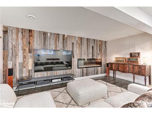 120 Sycamore Street, The Blue Mountains, ON - Indoor Photo Showing Living Room