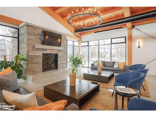 120 Sycamore Street, The Blue Mountains, ON - Indoor Photo Showing Living Room With Fireplace