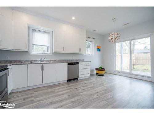 10 Elm Drive, Wasaga Beach, ON - Indoor Photo Showing Kitchen