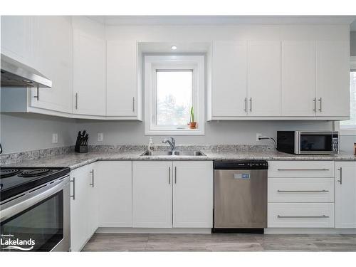 10 Elm Drive, Wasaga Beach, ON - Indoor Photo Showing Kitchen With Double Sink