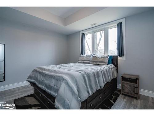 10 Elm Drive, Wasaga Beach, ON - Indoor Photo Showing Bedroom