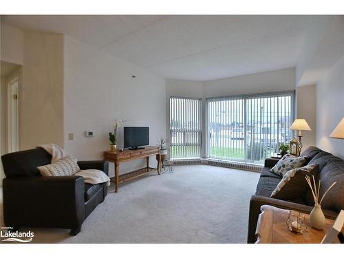 109-49 Raglan Street, Collingwood, ON - Indoor Photo Showing Living Room