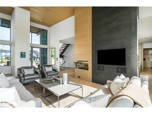 104 Grindelwald Court, The Blue Mountains, ON - Indoor Photo Showing Living Room