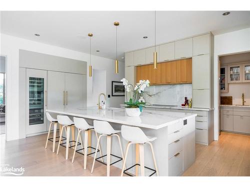 104 Grindelwald Court, The Blue Mountains, ON - Indoor Photo Showing Kitchen With Upgraded Kitchen