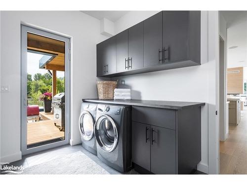 104 Grindelwald Court, The Blue Mountains, ON - Indoor Photo Showing Laundry Room