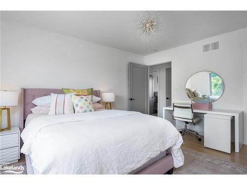 104 Grindelwald Court, The Blue Mountains, ON - Indoor Photo Showing Bedroom