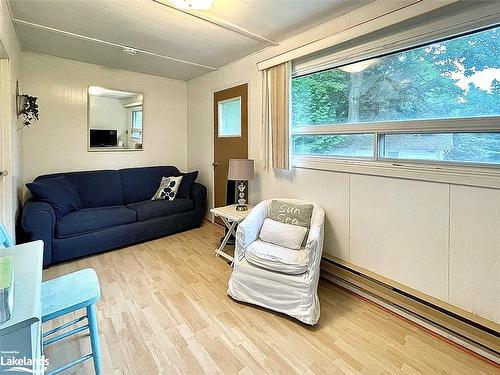 35 Roc Rd Road, Tiny, ON - Indoor Photo Showing Living Room