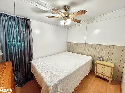 35 Roc Rd Road, Tiny, ON - Indoor Photo Showing Bedroom