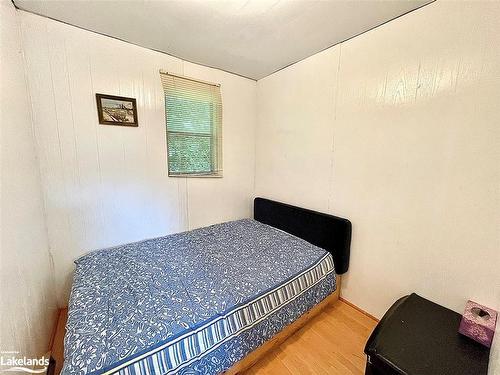 35 Roc Rd Road, Tiny, ON - Indoor Photo Showing Bedroom