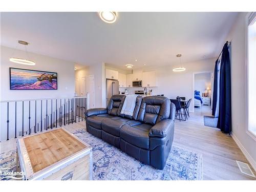 1 Bianca Crescent, Wasaga Beach, ON - Indoor Photo Showing Living Room