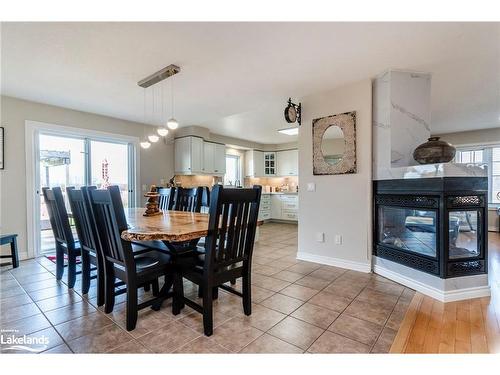 54 Asselin Drive, Tiny, ON - Indoor Photo Showing Dining Room