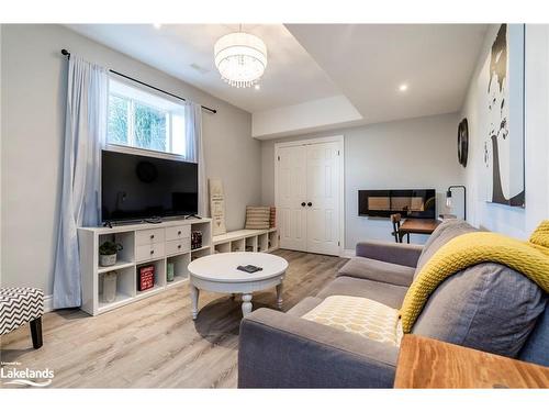 54 Asselin Drive, Tiny, ON - Indoor Photo Showing Living Room