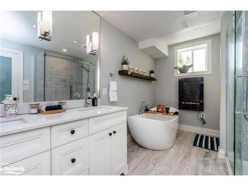 54 Asselin Drive, Tiny, ON - Indoor Photo Showing Bathroom