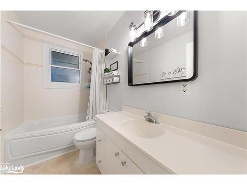 261 Castle Road, Midland, ON - Indoor Photo Showing Bathroom