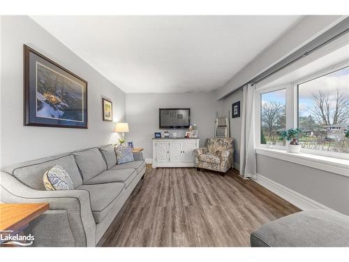 261 Castle Road, Midland, ON - Indoor Photo Showing Living Room