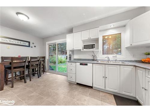 261 Castle Road, Midland, ON - Indoor Photo Showing Kitchen With Double Sink