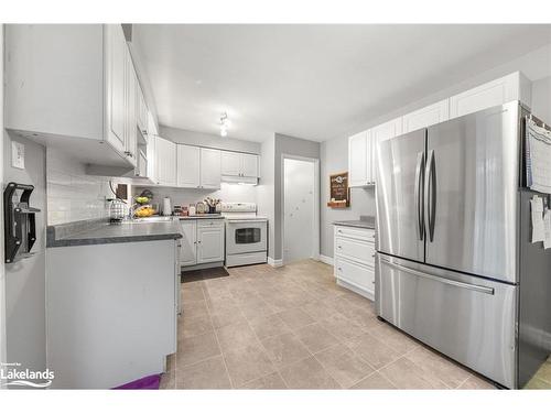 261 Castle Road, Midland, ON - Indoor Photo Showing Kitchen With Upgraded Kitchen