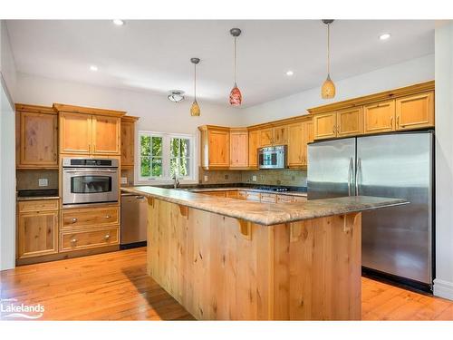 127 Wards Road, The Blue Mountains, ON - Indoor Photo Showing Kitchen