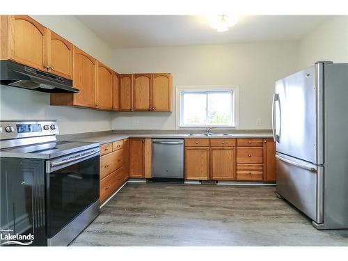 347 Midland Avenue, Midland, ON - Indoor Photo Showing Kitchen With Double Sink