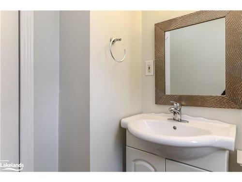 347 Midland Avenue, Midland, ON - Indoor Photo Showing Bathroom