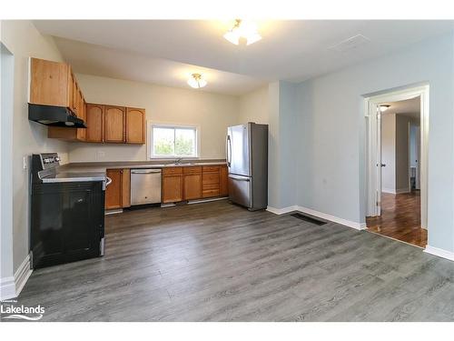 347 Midland Avenue, Midland, ON - Indoor Photo Showing Kitchen With Double Sink