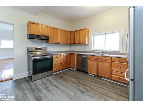 347 Midland Avenue, Midland, ON - Indoor Photo Showing Kitchen With Double Sink