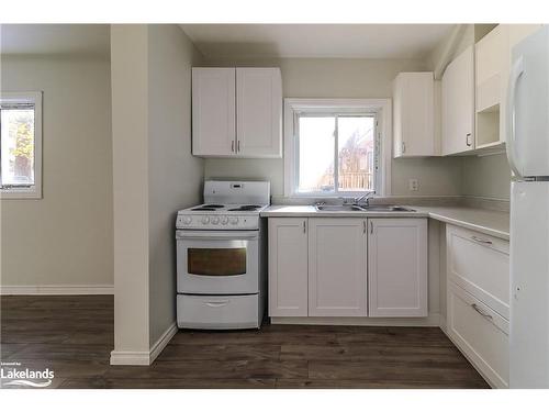 347 Midland Avenue, Midland, ON - Indoor Photo Showing Kitchen With Double Sink