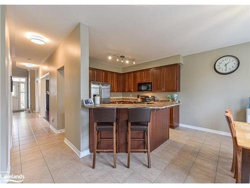 10 Regalia Way, Barrie, ON - Indoor Photo Showing Kitchen