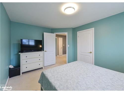 10 Regalia Way, Barrie, ON - Indoor Photo Showing Bedroom