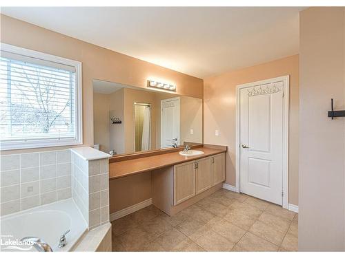 10 Regalia Way, Barrie, ON - Indoor Photo Showing Bathroom