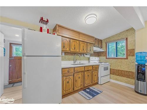 34 Nancy Street, Wasaga Beach, ON - Indoor Photo Showing Kitchen