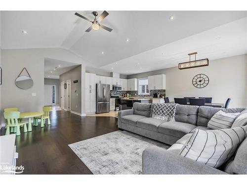 96 Bellisle Road, Penetanguishene, ON - Indoor Photo Showing Living Room