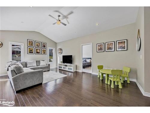 96 Bellisle Road, Penetanguishene, ON - Indoor Photo Showing Living Room