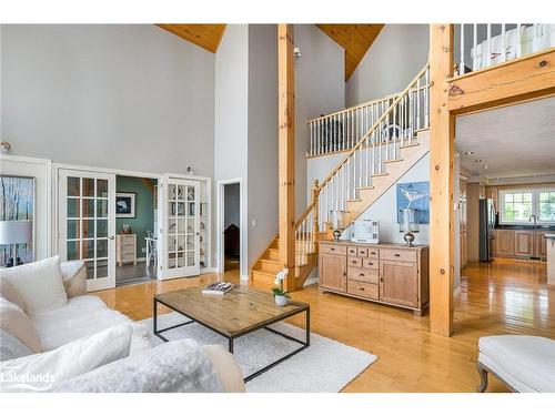 209733 Highway 26, The Blue Mountains, ON - Indoor Photo Showing Living Room