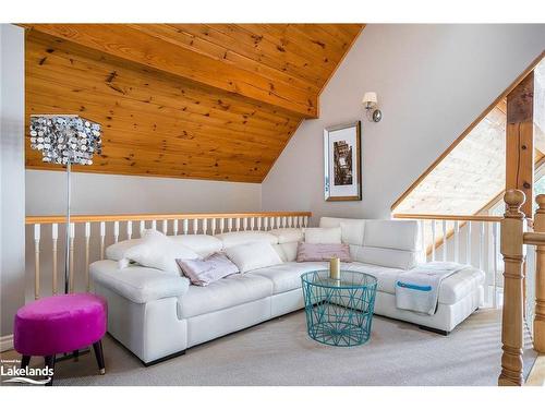 209733 Highway 26, The Blue Mountains, ON - Indoor Photo Showing Living Room