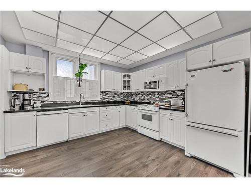 501 Talbot Street, Port Mcnicoll, ON - Indoor Photo Showing Kitchen