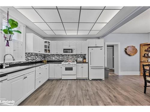 501 Talbot Street, Port Mcnicoll, ON - Indoor Photo Showing Kitchen