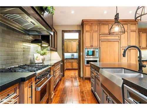 115 Ellis Drive, The Blue Mountains, ON - Indoor Photo Showing Kitchen With Double Sink With Upgraded Kitchen