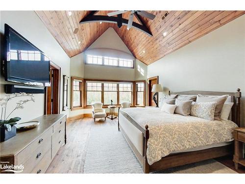 114 Innsbruck Lane, The Blue Mountains, ON - Indoor Photo Showing Bedroom