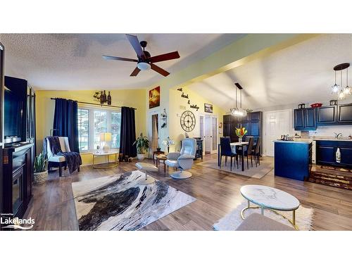 69 St James Place, Wasaga Beach, ON - Indoor Photo Showing Living Room