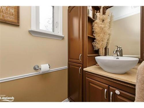 8 Meadow Street, Parry Sound, ON - Indoor Photo Showing Bathroom