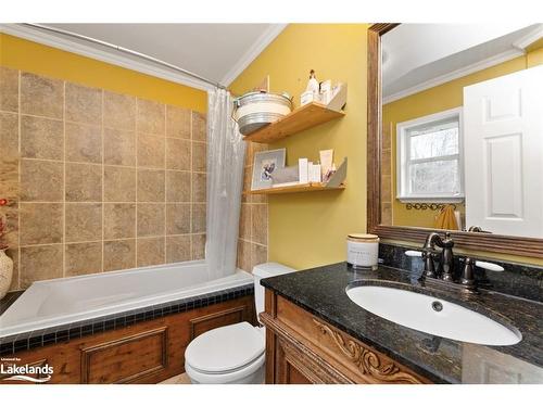 8 Meadow Street, Parry Sound, ON - Indoor Photo Showing Bathroom